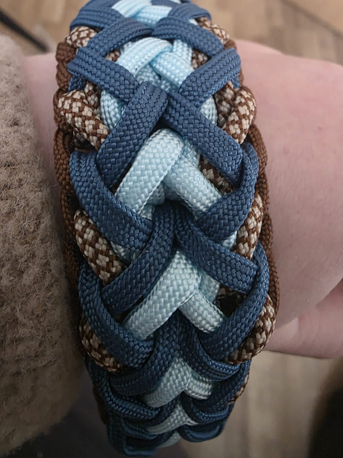 Handgemachtes Paracord-Hundehalsband „Ocean Mocha“
