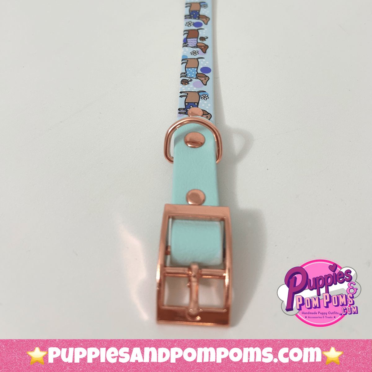Bee Happy Dachshunds — Handgefertigtes Biothan - Hundehalsband — Babyblau - Pfotenlieblinge